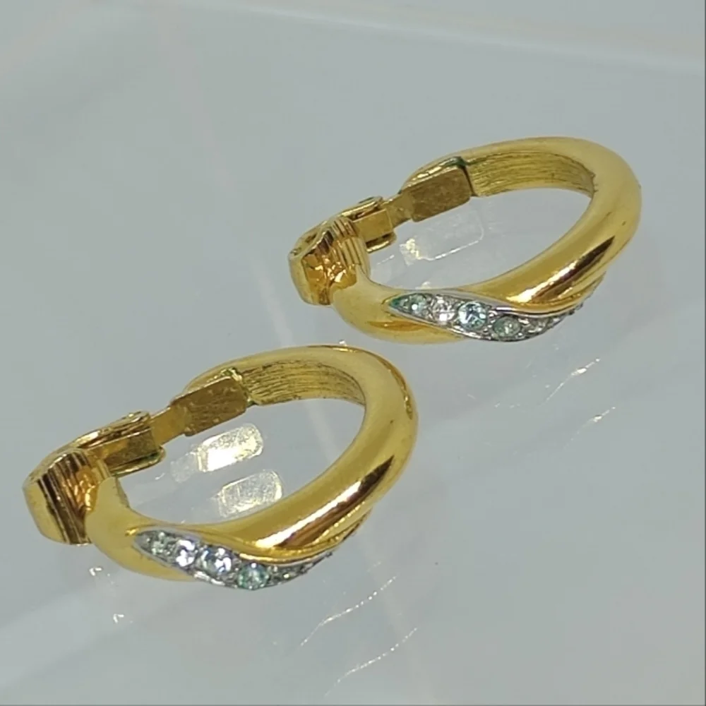 * vintage Crown Trifari gold tone & rhinestones hoops clip on earrings